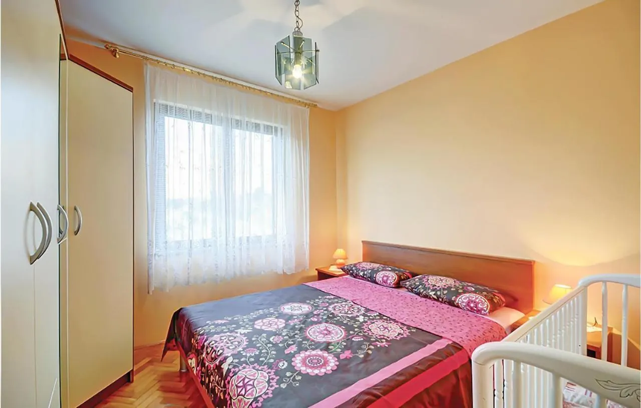 Nice Apartment In Pula With Kitchen